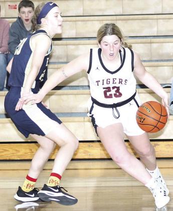 LHS’ DeLanye Currie (#23, right) drives past an OCA defender on the baseline on Saturday. Currie led the Lady Tigers with 9 points in LHS’ 37-35 Saturday win. Paula Jasa/Republican