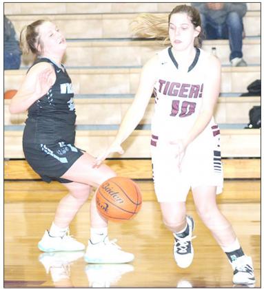 LHS’ Masyn Arena (#10, right) drives the baseline past a Cedar Bluffs defender. Paula Jasa/Republican