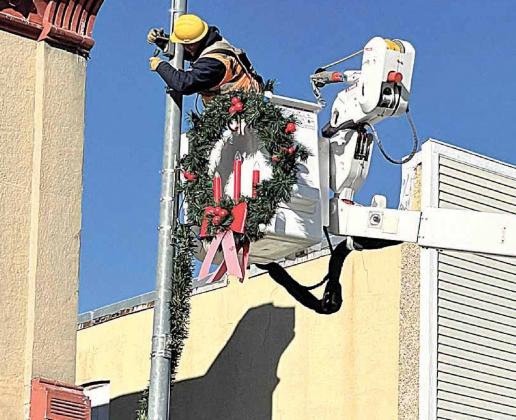 Pawnee City decorations up