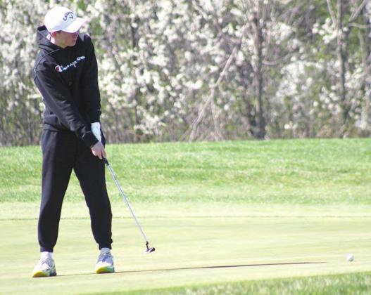 HTRS/P.C.’s Hunter Frey watches his putt roll towards the #1 hole at Kirkman’s. Paula Jasa/Republican