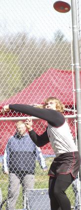 Paula Jasa/Republican LHS’ Tristen Ray throws 143’5” in the boys’ Discus event to claim the bronze medal.