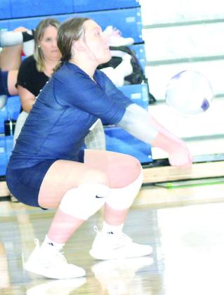 HTRS’ Maddie Bredemeier makes a pass on serve receive against Southern last Thursday at the Class B Mudecas Volleyball Tournament. Paula Jasa/Republican