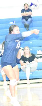 HTRS’ Izzy Hammer (#16, left) directs her serve receive pass to the front row at the Mudecas last week. Paula Jasa/Republican