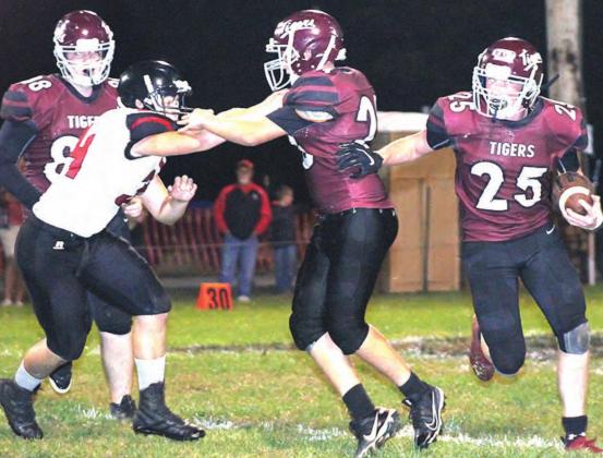 Lewiston’s Tristen Ray (#25 right) runs behind his blocker Everett Bohling (#23, center) while teammate Freddie McMurray looks on. Ray led Lewiston with 22 carries for 103 yards against Meridian. Paula Jasa/Republican