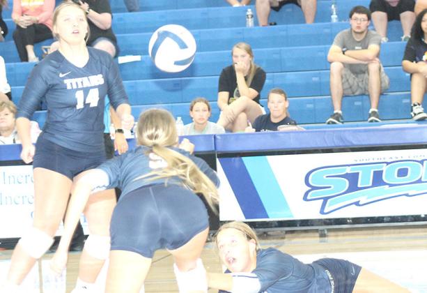 HTRS’ Avery Dierberger (#9,center) and Laramie Glathar (on floor) go for a loose ball as teammate Ashton Bredemeier (#14, left) looks to help out. Paula Jasa/Republican