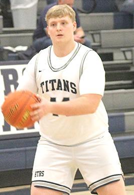 HTRS’ Ryken Davis takes the pass at the top of the key. Paula Jasa/Republican