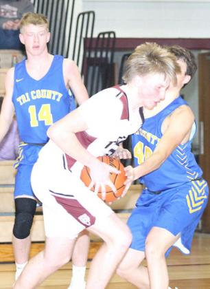 LHS’ Caleb Rule (#20, center) drives the paint against Tri-County in Lewiston’s final regular season game. Paula Jasa/Republican