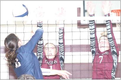 HTRS Lady Titans sweep Lewiston in 3 sets