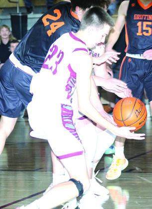 LHS’ Ashton Sanders (#23, center) fights for a loose ball against Diller/Odell. Paula Jasa/Republican
