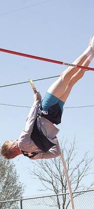 Paula Jasa/Republican HTRS’ Brogan Dunlap (left and above) bends the pole to clear 11’6” and claim the gold in the boys’ Pole Vault event last Tuesday at the Lewiston Invitational.