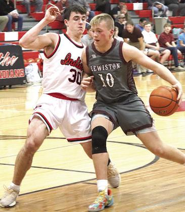 LHS’ Everett Bohling (#10, right) drives down against P.C.’s Jett Farwell (#30) in last week’s game. Paula Jasa/Republican