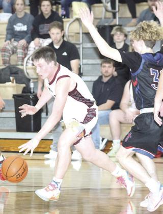 LHS’ Grady Weyers drives the ball through traffic against Parkview on Thursday night. Paula Jasa/Republican