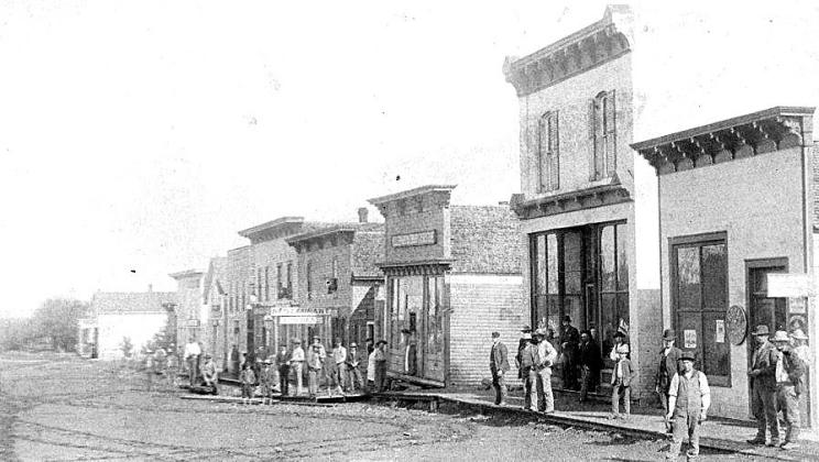 Above: South side of the Table Rock square in the 1880s. The State Bank of Table Rock’s original building is at far right. Only the building to its left remains today.
