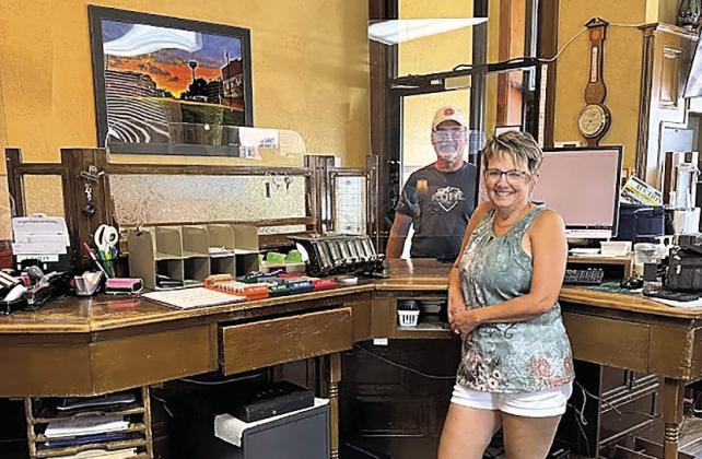 Above: Behind the very same counter 100 years later, Jayne Norris Heller of Battle Creek, Nebraska, a former bank teller herself, and descendant of the bank’s builder, G. R. Martin. She and husband Bob came to see it last week.