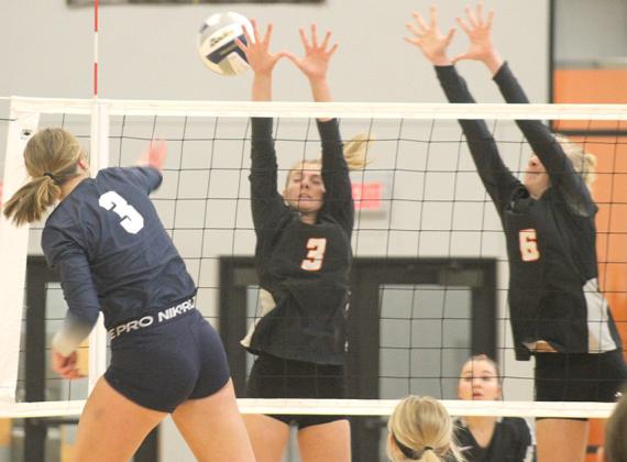 HTRS’ Macy Vrtiska (#3, left) drills a kill down the line against Diller/Odell in the Pioneer Conference Championship game. Vrtiska had 5 kills in the match. Paula Jasa/Republican