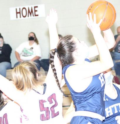 HTRS’ Jacey Leech (right) goes up in the lane against LHS’ Rebecca deKoning (#52, left). Paula Jasa/Republican