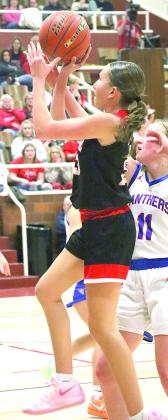 P.C.’s Kinsley Benson drives past a Palmyra defender for a pullup jumper in the Class B Championship game. Paula Jasa/Republican
