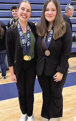 Larkyn Vlcek, Layla Fetherkile
