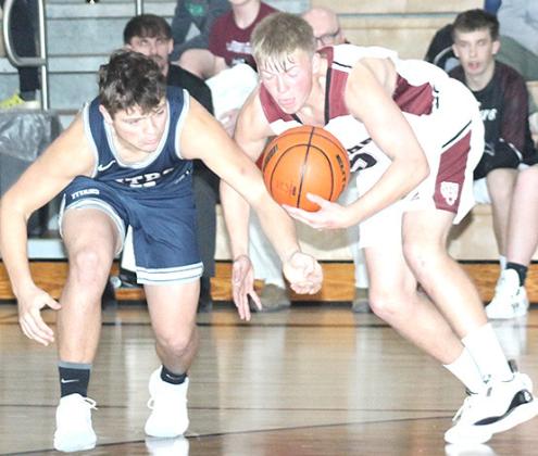 HTRS’ Hunter Bohling (left) and LHS’ Everett Bohling (right) battle for a loose ball last week. Paula Jasa/Republican