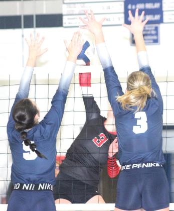HTRS’ Lillian Bowen (#5, left) and Macy Vrtiska (#3, right) go up for an ace block against Meridian in Thursday night’s match. HTRS won in four sets. Paula Jasa/Republican