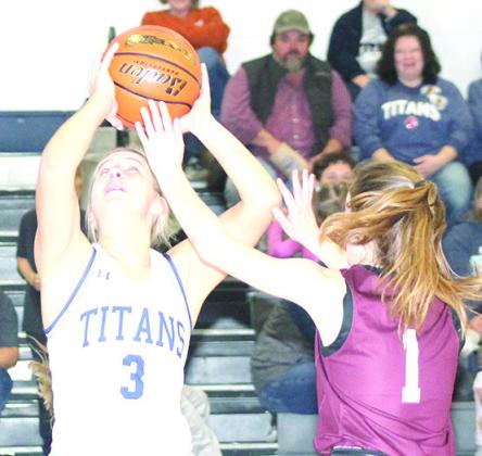 HTRS’ Laramie Glathar (#3, left) goes up for a shot underneath as LHS’ Kierstin Rehrs (#1, right) defends. Paula Jasa/Republican