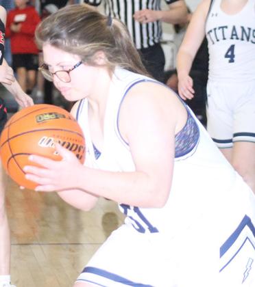HTRS’ Libby Standerford drives towards the bucket in last Tuesday’s game. Paula Jasa/Republican