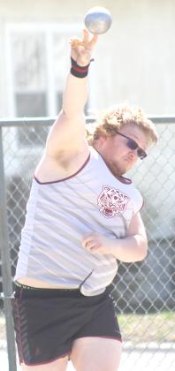 Lewiston’s Jaxon Janssen (left) and Jip Van De Voort (above) give their all in the boys’ Shot Put event. photos by Paula Jasa/Republican