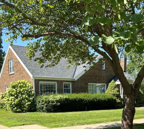 Bob Ward’s home always looks nice! Many of us who are a little older remember Willis and Cleta Mae Miller, who lived there for years. It’s nice to know the home has stayed in the family, too!
