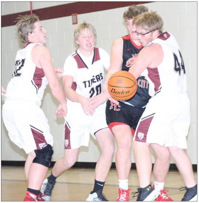 LHS’ Ty Arena and Caleb Rule (#32 and #20) go for a loose ball against P.C.’s Simon Osborne (center) while LHS’ Jaxon Janssen (#44, right) gets involved. photo by Paula Jasa/Republican