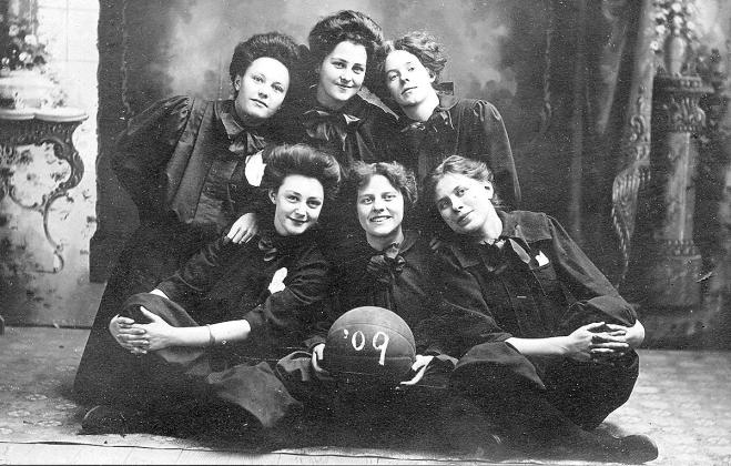 The 1909 girls’ basketball team. Back row: Eunice Norris Peters, Ella Snyder Sikes, Belle Shorter Poteet. Front row: Ella Beck Smith, Nelle Shreck Griffing, and Bess Hickman Irwin.