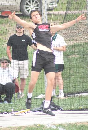 Thirteen qualify for State Track at D-1 District