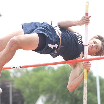 Thirteen qualify for State Track at D-1 District