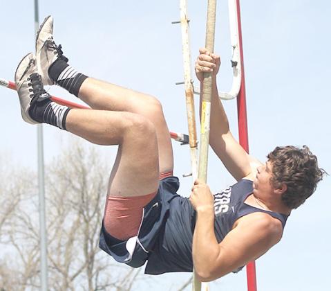 HTRS’ Hunter Bohling gives a leg up in the Pole Vault event. Bohling placed 3rd at 10’6”. Paula Jasa/Republican