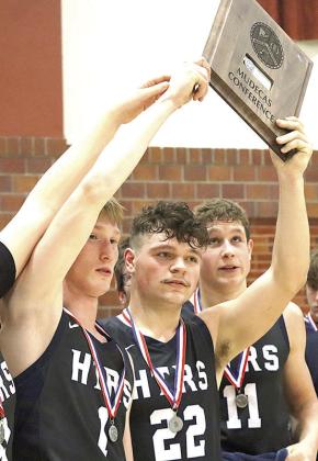 CLASS B MUDECAS RUNNER-UP - HTRS’ Brogan Dunlap (#1) and Hunter Bohling (#22, center) hold up the Class B Mudecas Runner-up plaque as teammate Emmett Glathar (#11, right) looks on. Paula Jasa/Republican