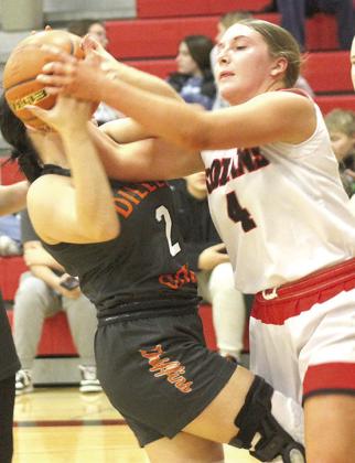 P.C.’s Cameron Ottersberg (#4, right) battles a Diller/ Odell Lady Griffin for possession under the bucket. Paula Jasa/Republican