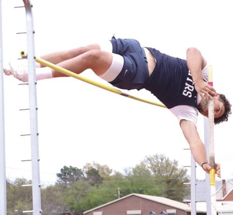 HTRS’ Hunter Bohling cleared 12’0” to win the boys’ Pole Vault event. Paula Jasa/Republican