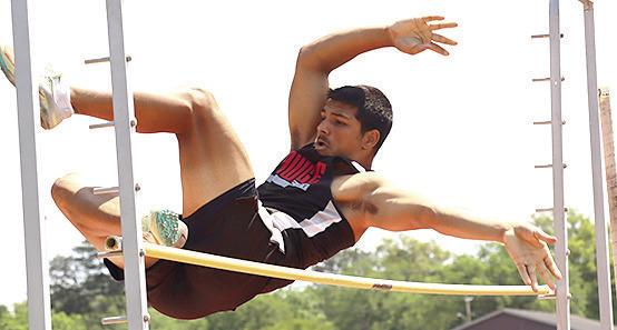 Fifteen tracksters qualify for State Track Meet