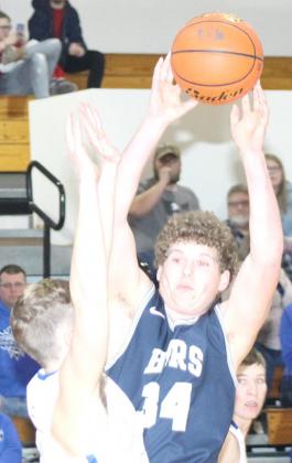 HTRS’ Andrew Stalder (#34) looks to pass to a teammate in Thursday night’s subdistrict final. Paula Jasa/Republican