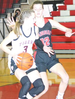 LHS’ Katelyn Sanders (#3, left) pulls up for a shot on a fast break as P.C.’s Mallory Branek (#12) tries to defend. Paula Jasa/Republican