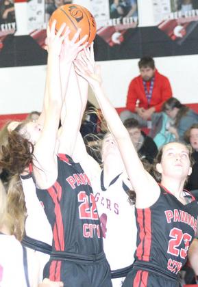 P.C.’s Hallye Friedly (#22, left) and Madison Lytle (#23, right) battle LHS’ Meagan Sanders (#14, center) for a rebound in Pioneer opening action. Paula Jasa/Republican