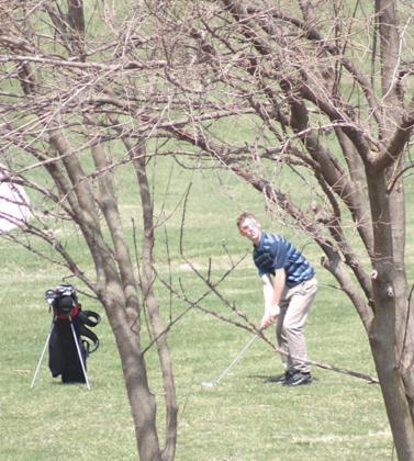 HTRS/P.C.’s Justin Pierce eyes the narrow gap to the green between the trees on the #3 hole. Justin shot rounds of 54, 59 for a 113 at the HTRS Invitational. Paula Jasa/Republican