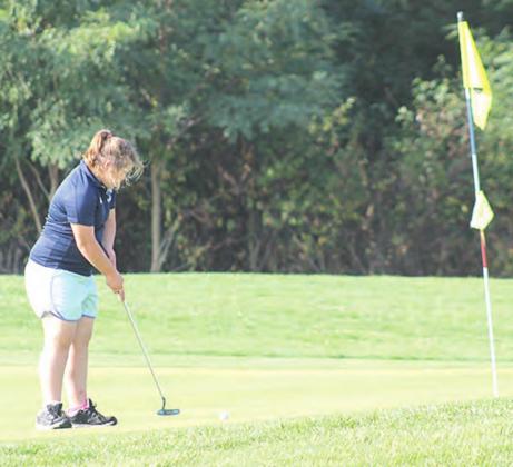 HTRS’ Libby Standerford putts towards the #5 flag on Monday morning. Paula Jasa/Republican