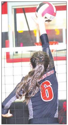 P.C’s Larissa Tegtmeier (#6) puts down a spike against Lewiston. Paula Jasa/Republican