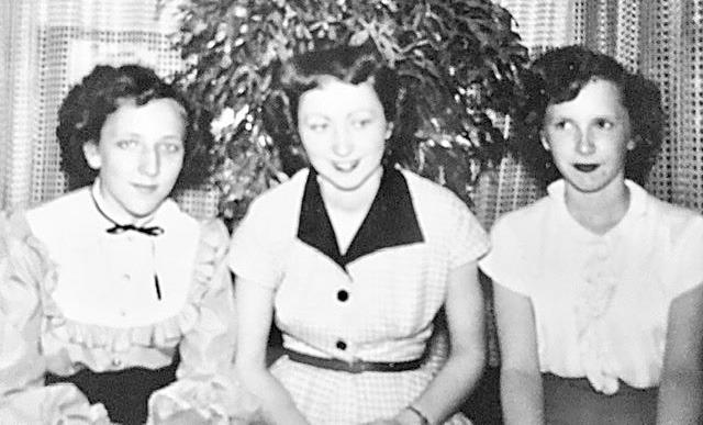 Mary (center) with her two sisters Kathryn Conradt (left) and Rosie Delisi (right)