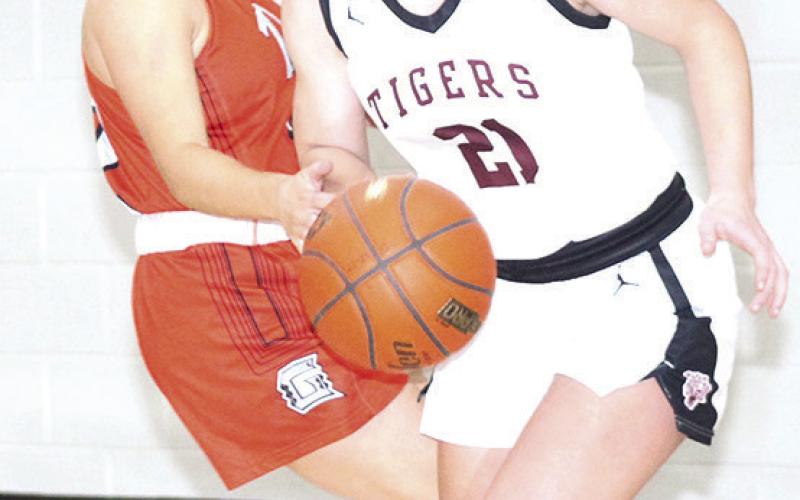LHS’ Madeline Janssen (#21, right) tries to take the ball down the court against D/O’s press. Paula Jasa/Republican