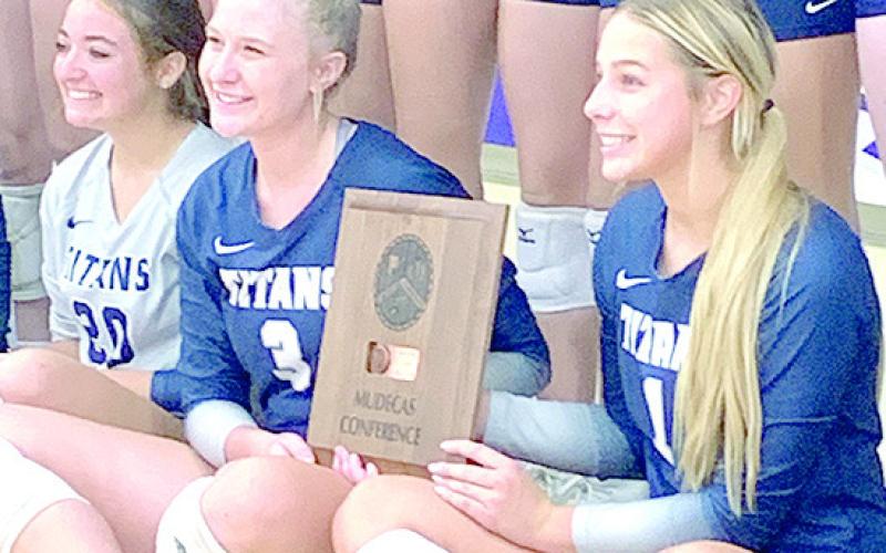 CLASS B MUDECAS – Humboldt Table Rock Steinauer seniors (from left) Lily Wamsley (#20), Macy Vrtiska (#3) and Laramie Glathar (#1) proudly display the Class B MUDECAS 3rd place plaque they earned last week. See story and photos on page 6. Paula Jasa/Republican