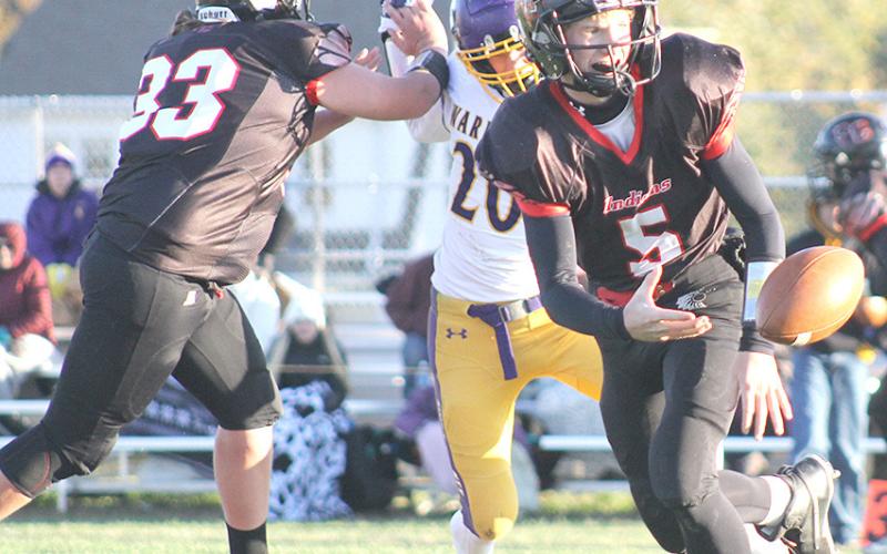 P.C.’s Justin Pierce (#5, right) flips the ball back to Anthony Kling on a long run as teammate Hayden Binder (#33, left) blocks for them. Paula Jasa/Republican