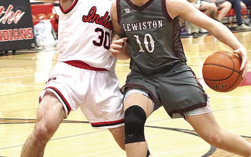 LHS’ Everett Bohling (#10, right) drives down against P.C.’s Jett Farwell (#30) in last week’s game. Paula Jasa/Republican