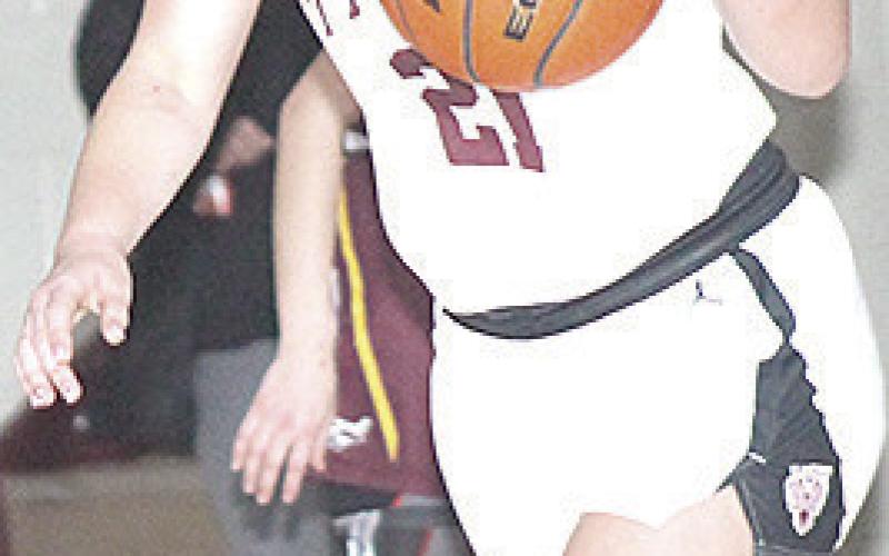 LHS’ Maddie Janssen (#21) drives the lane against Sterling. Paula Jasa/Republican