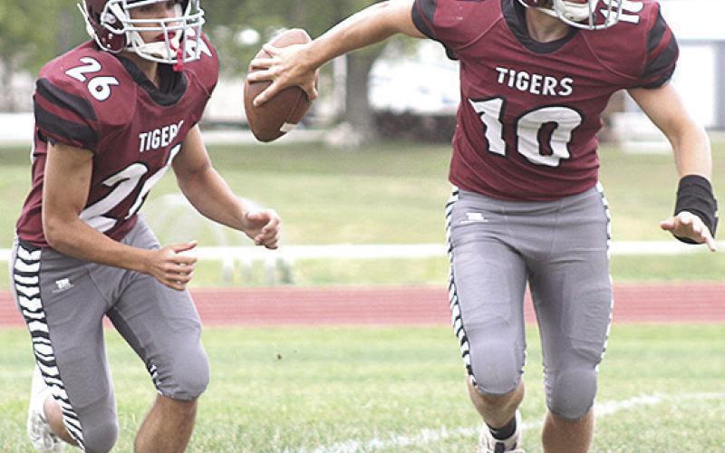 LHS’ Everett Bohling (#10, right) reaches back to hand off to teammate Alex Seeman (#26, left) in the game against Red Cloud last week. Paula Jasa/Republican